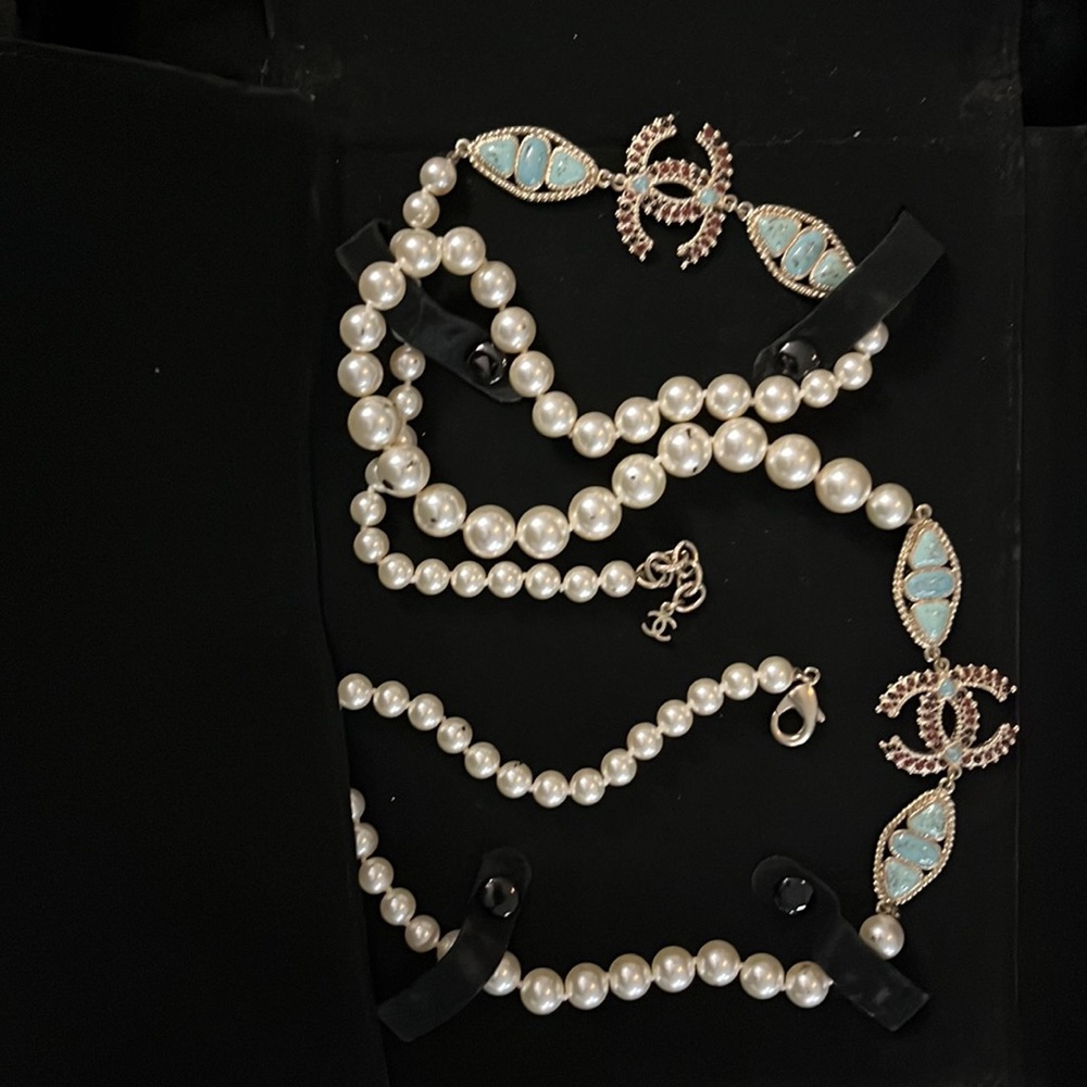 Chanel Paris Dallas Collection White Pearl & with Turquoise & Ruby Red CC - Picture 9 of 10